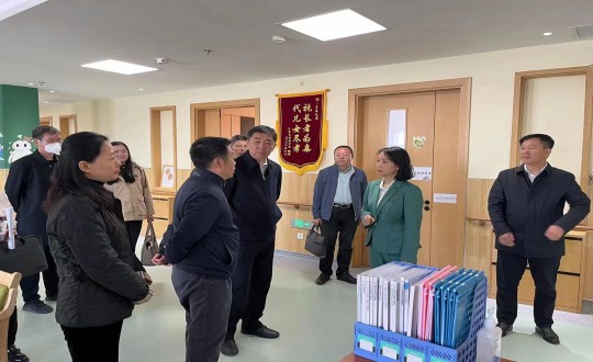 26.市辅导一行光临养老公司亲亲之家参观调研_副本.jpg