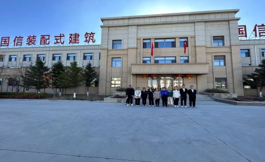 11.长春构筑学院应届生来到装配式总公司参观口试（助忙处置下照片，凸显人物）_副本.jpg