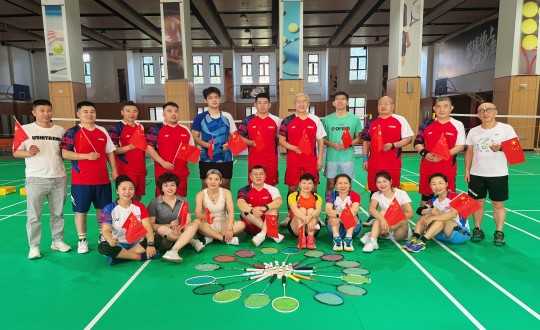 8.4002cc永利集团南山羽毛球社群发展南山业主羽毛球集体交谊赛_副本.jpg