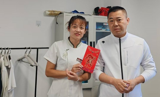 2024年9月13日，酒店，整个员工，发放中秋节福利_副本.jpg